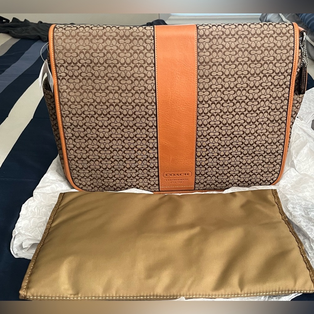 Coach NWT Khaki/Natural Signature Canvas & Leather Diaper/Messenger Bag (F77004) - Picture 4 of 15